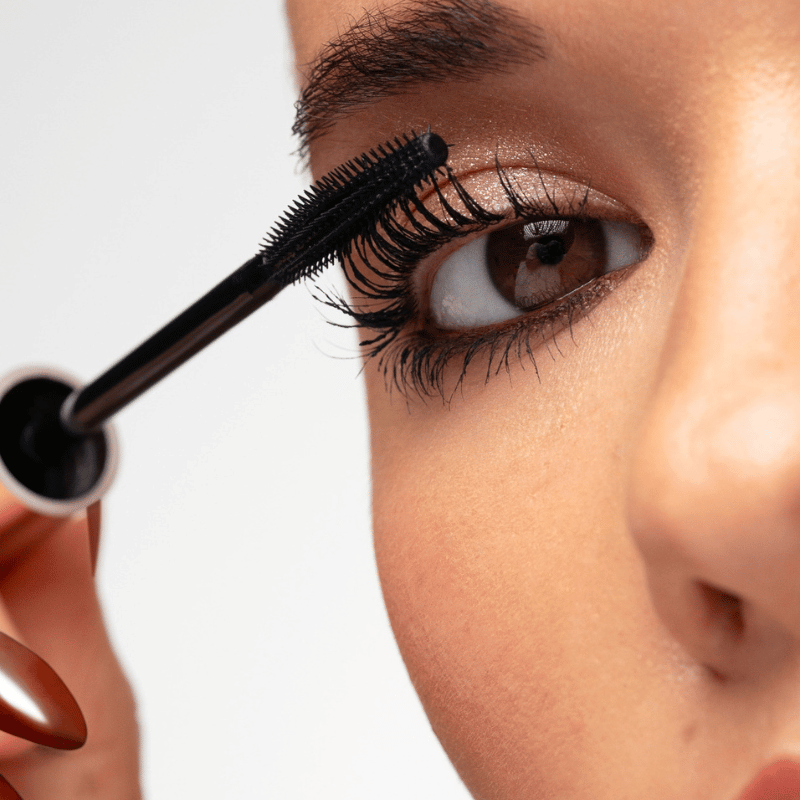 Hildun mascara, black, noir, on model, on lashes