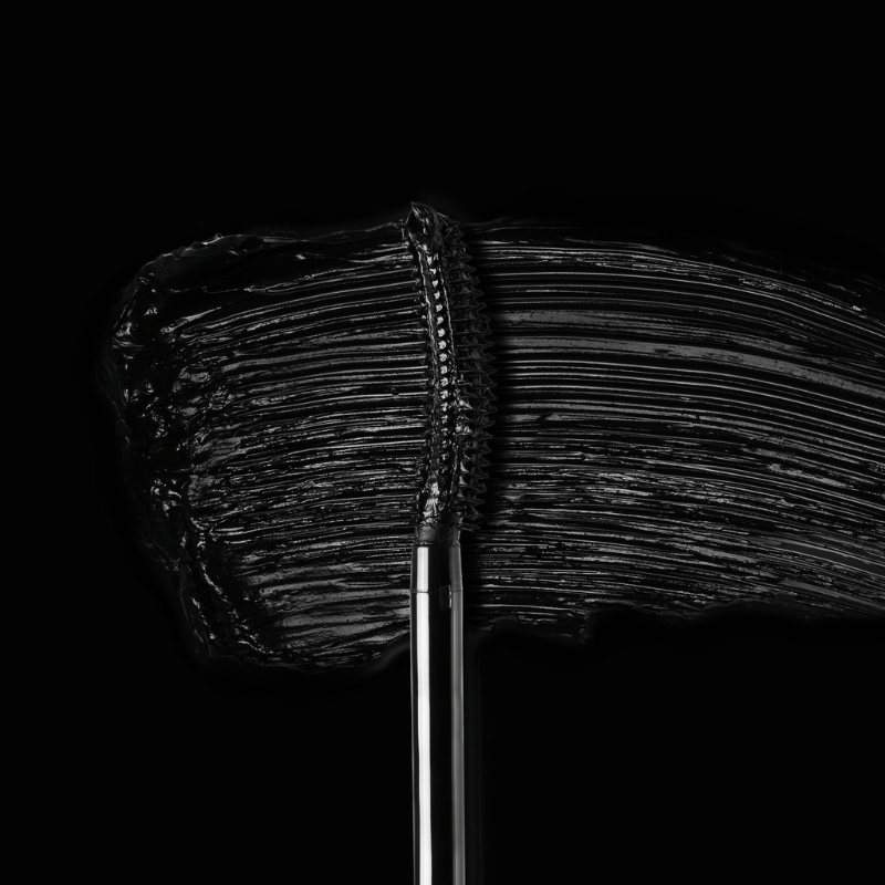 swatch of the noir Hildun beauty mascara with peptides