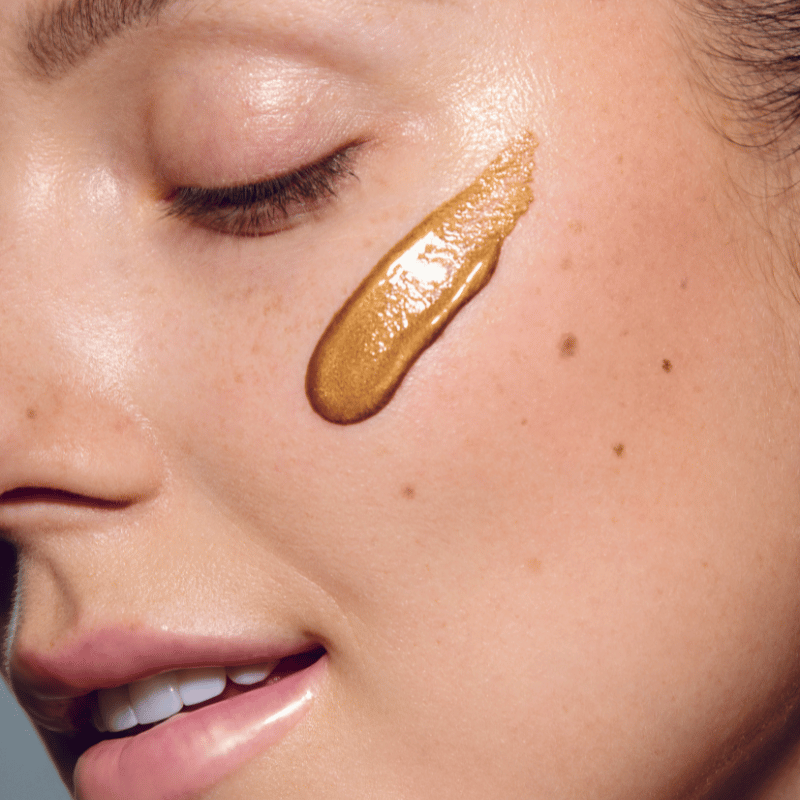 freshwater bronzing gel, product, Hildun, bronze swatch, face and neck, model